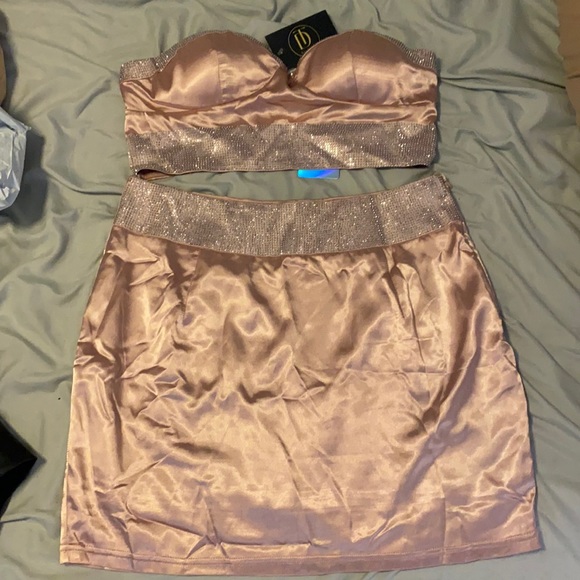 Touch Dolls Glam Satin Skirt Set - Picture 2 of 12